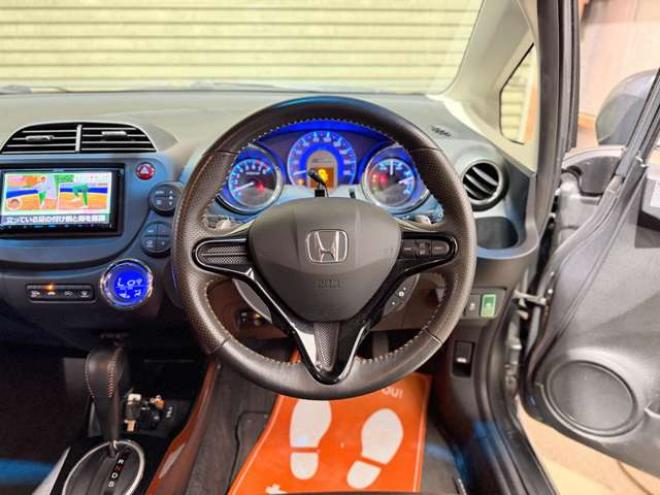 フィットシャトルハイブリッド1.3 スマートセレクション　防錆塗装TVナビエンスタ積込タイヤ 2WD 1300