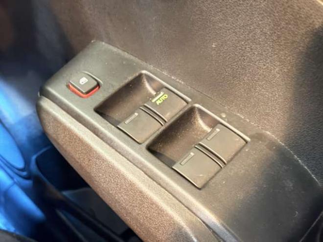 フィットシャトルハイブリッド1.3 スマートセレクション　防錆塗装TVナビエンスタ積込タイヤ 2WD 1300