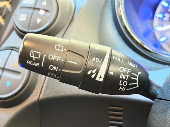 フィットシャトルハイブリッド1.3 スマートセレクション　防錆塗装TVナビエンスタ積込タイヤ 2WD 1300