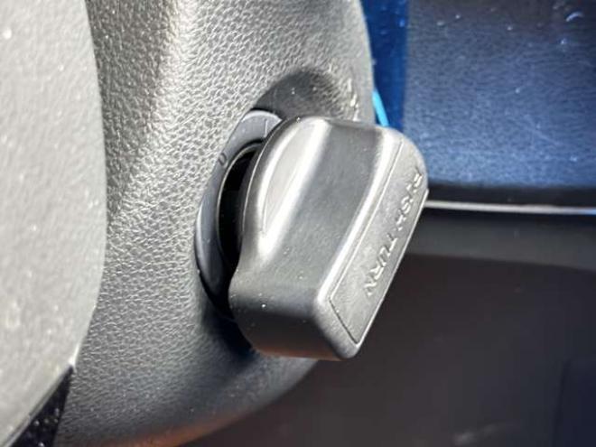 フィットシャトルハイブリッド1.3 スマートセレクション　防錆塗装TVナビエンスタ積込タイヤ 2WD 1300