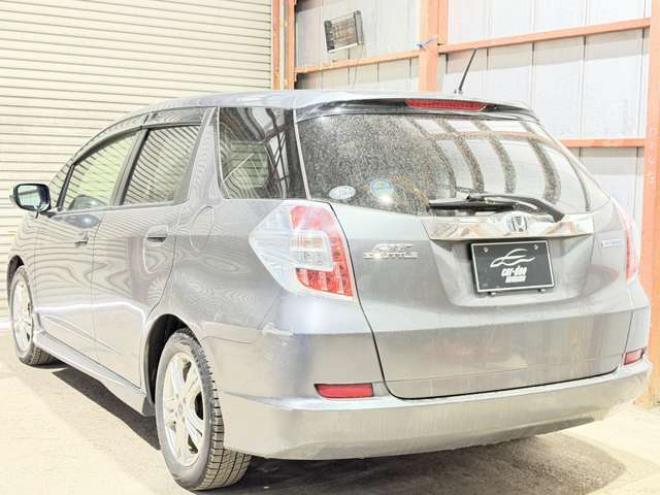 フィットシャトルハイブリッド1.3 スマートセレクション　防錆塗装TVナビエンスタ積込タイヤ 2WD 1300