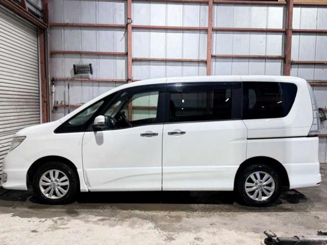 セレナ2.0 ハイウェイスター Vセレクション+Safety 4WD　防錆塗装4WDTVナビBカメエンスタ後席モニタ 2000