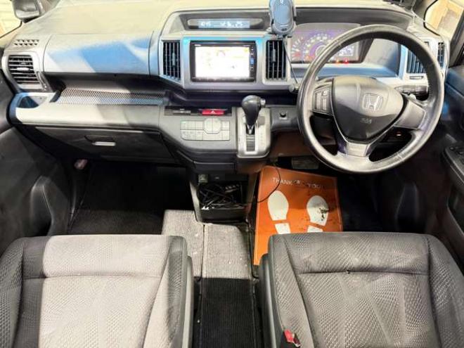 ステップワゴン2.0 スパーダ Z 4WD　防錆塗装4WDTVナビBカメ後席モニタETCエンスタ夏冬タイヤ 2000