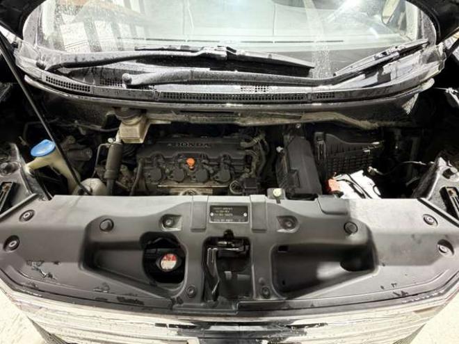 ステップワゴン2.0 スパーダ Z 4WD　防錆塗装4WDTVナビBカメ後席モニタETCエンスタ夏冬タイヤ 2000