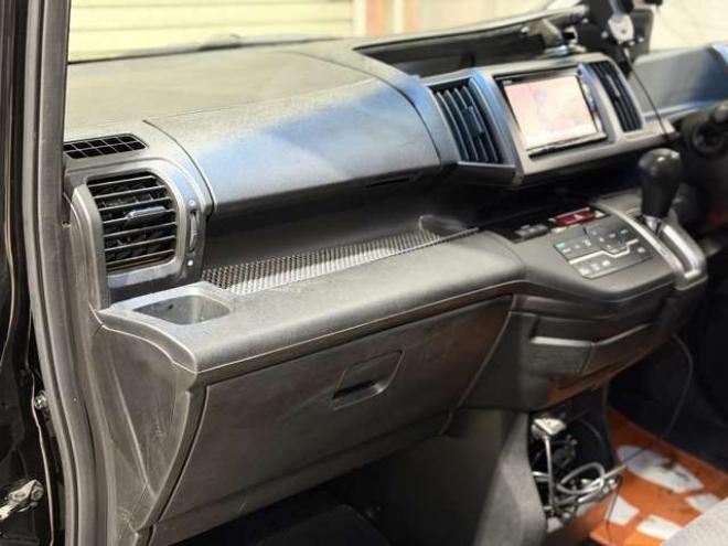 ステップワゴン2.0 スパーダ Z 4WD　防錆塗装4WDTVナビBカメ後席モニタETCエンスタ夏冬タイヤ 2000