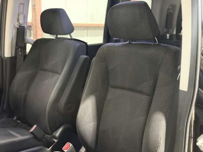 ステップワゴン2.0 スパーダ Z 4WD　防錆塗装4WDTVナビBカメ後席モニタETCエンスタ夏冬タイヤ 2000