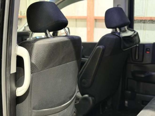 ステップワゴン2.0 スパーダ Z 4WD　防錆塗装4WDTVナビBカメ後席モニタETCエンスタ夏冬タイヤ 2000