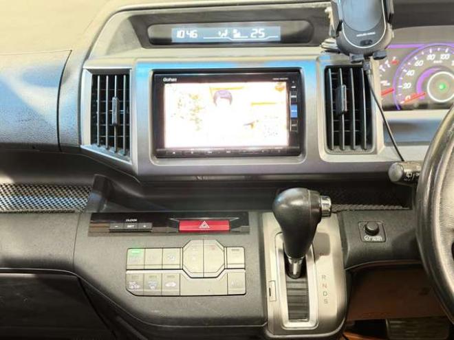 ステップワゴン2.0 スパーダ Z 4WD　防錆塗装4WDTVナビBカメ後席モニタETCエンスタ夏冬タイヤ 2000