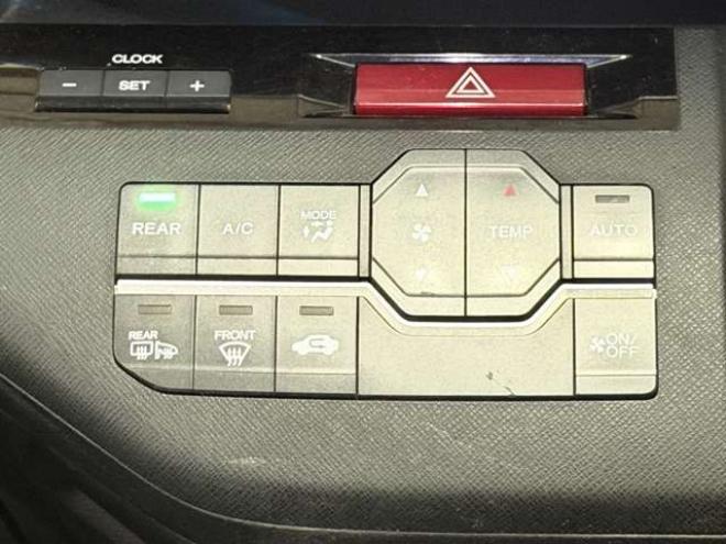 ステップワゴン2.0 スパーダ Z 4WD　防錆塗装4WDTVナビBカメ後席モニタETCエンスタ夏冬タイヤ 2000