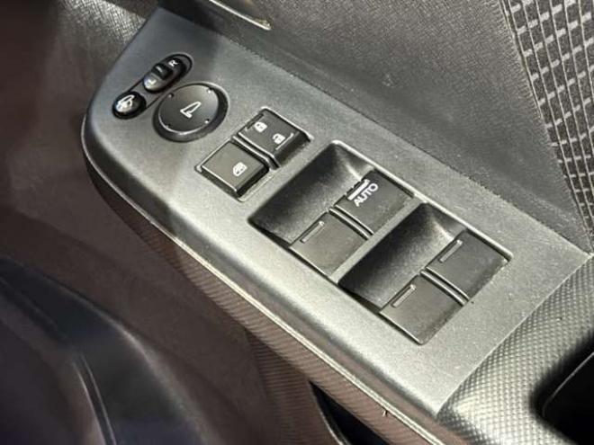 ステップワゴン2.0 スパーダ Z 4WD　防錆塗装4WDTVナビBカメ後席モニタETCエンスタ夏冬タイヤ 2000