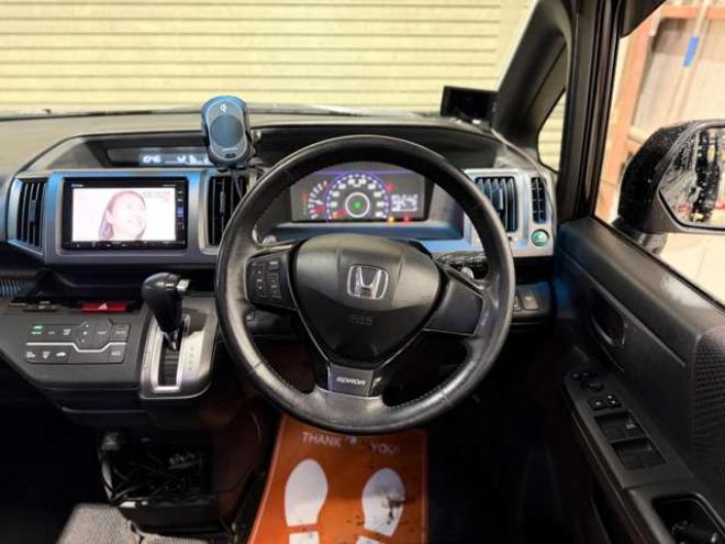 ステップワゴン2.0 スパーダ Z 4WD　防錆塗装4WDTVナビBカメ後席モニタETCエンスタ夏冬タイヤ 2000