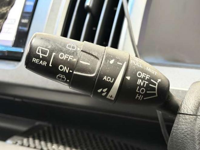 ステップワゴン2.0 スパーダ Z 4WD　防錆塗装4WDTVナビBカメ後席モニタETCエンスタ夏冬タイヤ 2000