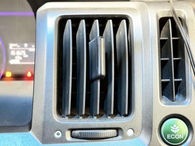 ステップワゴン2.0 スパーダ Z 4WD　防錆塗装4WDTVナビBカメ後席モニタETCエンスタ夏冬タイヤ 2000