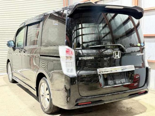 ステップワゴン2.0 スパーダ Z 4WD　防錆塗装4WDTVナビBカメ後席モニタETCエンスタ夏冬タイヤ 2000