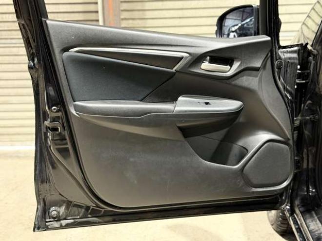 フィット1.3 13G Fパッケージ 4WD　防錆塗装4WDスマキーTVナビBカメ 1300