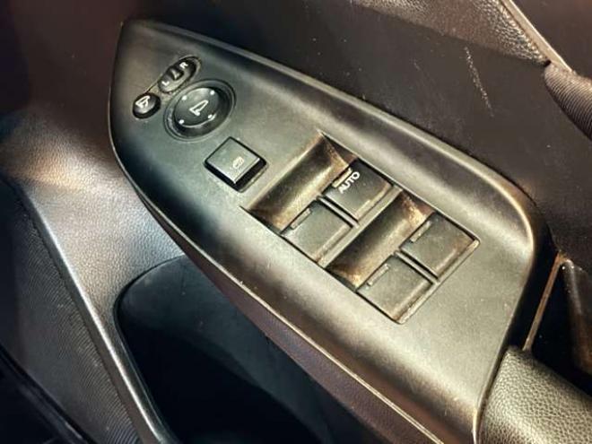 フィット1.3 13G Fパッケージ 4WD　防錆塗装4WDスマキーTVナビBカメ 1300