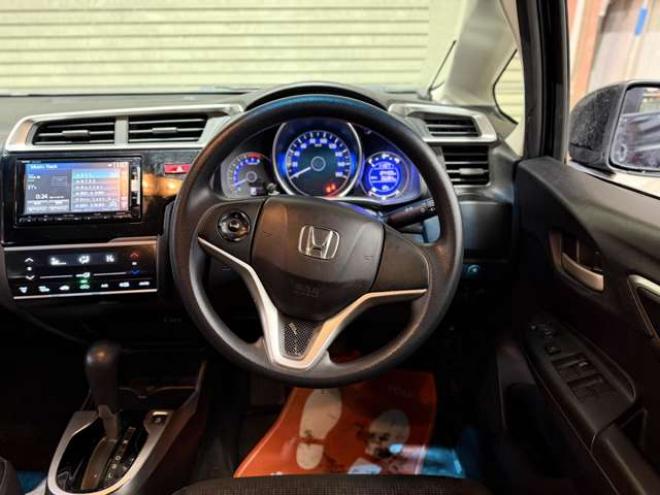 フィット1.3 13G Fパッケージ 4WD　防錆塗装4WDスマキーTVナビBカメ 1300