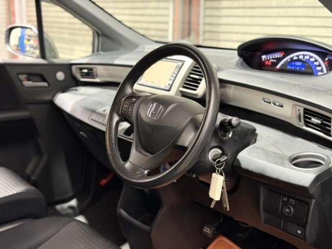 フリードスパイク1.5 G ジャストセレクション 4WD　防錆塗装4WDTVナビBカメエンスタETC夏冬タイヤ 1500