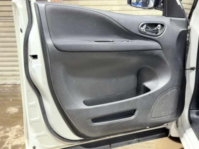 セレナ2.0 ハイウェイスター 4WD　防錆塗装4WDスマキー 2000