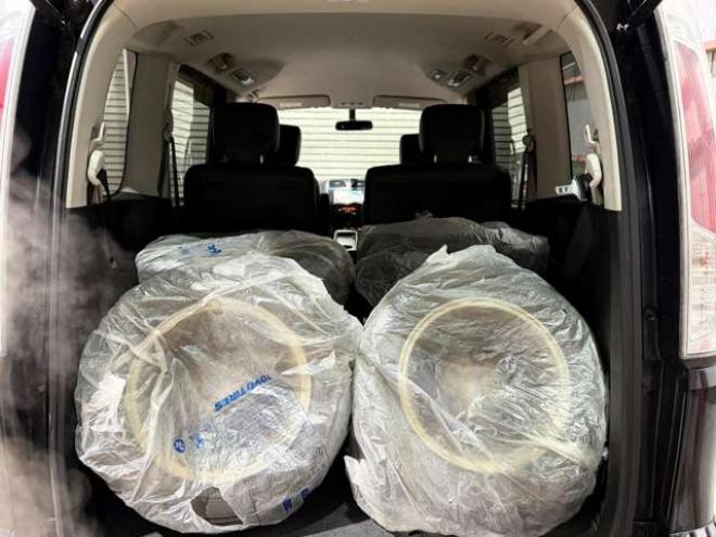 セレナ2.0 ライダー Jパッケージ 4WD　防錆塗装4WDTVナビBカメETC夏冬タイヤ 2000