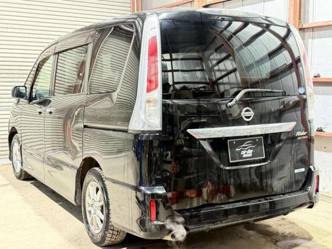 セレナ2.0 ライダー Jパッケージ 4WD　防錆塗装4WDTVナビBカメETC夏冬タイヤ 2000