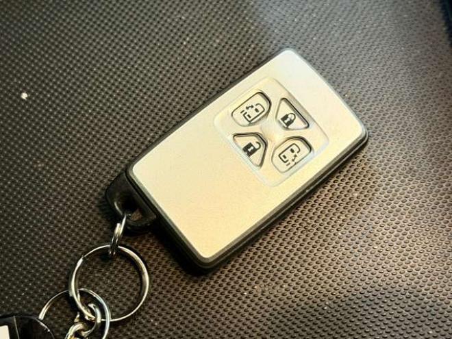 アルファード2.4 240S 4WD　防錆塗装4WDドラレコ積込タイヤ 2400