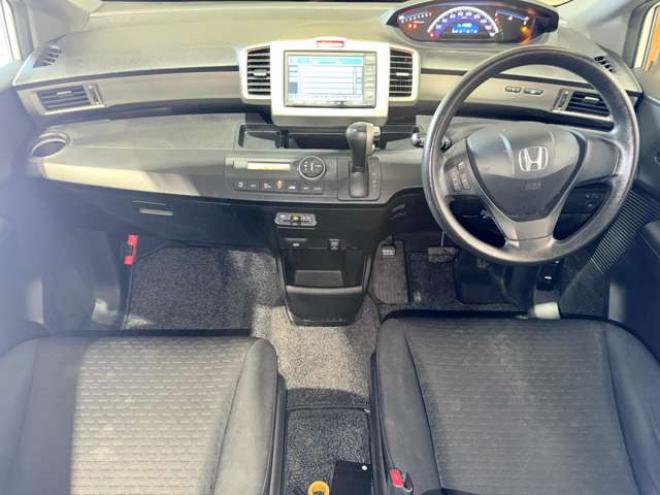 フリードスパイク1.5 G ジャストセレクション 4WD　防錆塗装4WDTVナビBカメ 1500