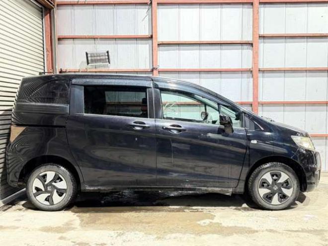 フリードスパイク1.5 G ジャストセレクション 4WD　防錆塗装4WDキーレスTVナビ 1500