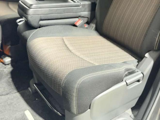 セレナ2.0 ハイウェイスター 4WD　防錆塗装4WDTVナビ 2000