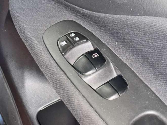 セレナ2.0 ハイウェイスター 4WD　防錆塗装4WDTVナビ 2000