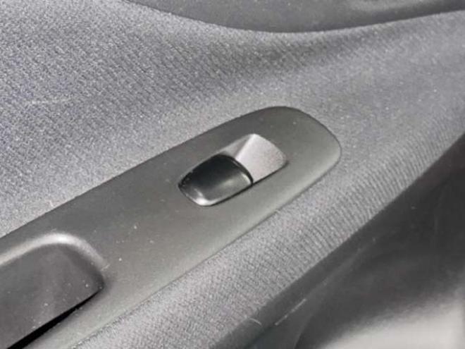 セレナ2.0 ハイウェイスター 4WD　防錆塗装4WDTVナビ 2000