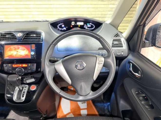 セレナ2.0 ハイウェイスター 4WD　防錆塗装4WDTVナビ 2000