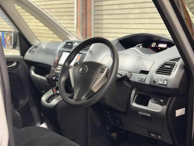 セレナ2.0 20X 4WD　防錆塗装4WDTVナビBカメETCエンスタ 2000