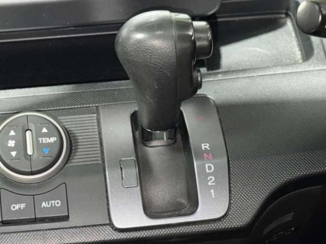 フリード1.5 G Lパッケージ 4WD　防錆塗装4WDキーレスナビ 1500