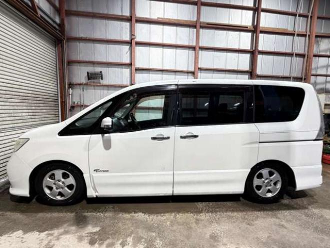 セレナ2.0 ハイウェイスター 4WD　防錆塗装4WDTVナビBカメ後席モニタETCドラレコ 2000