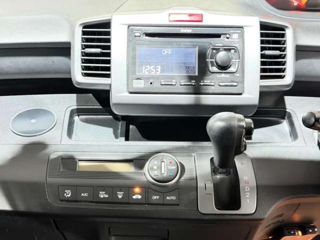 フリード1.5 G エアロ 4WD　防錆塗装4WDキーレスCDエンスタETC夏冬タイヤ 1500