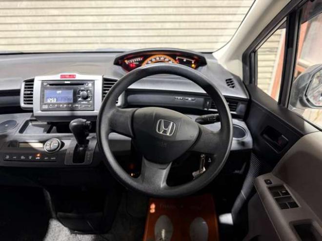 フリード1.5 G エアロ 4WD　防錆塗装4WDキーレスCDエンスタETC夏冬タイヤ 1500