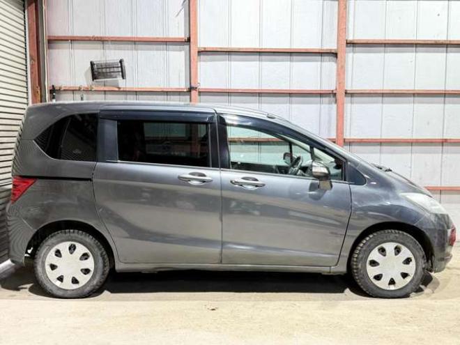 フリード1.5 G エアロ 4WD　防錆塗装4WDキーレスCDエンスタETC夏冬タイヤ 1500