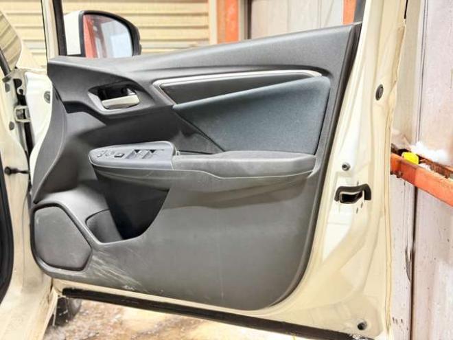 フィット1.3 13G Fパッケージ 4WD　防錆塗装4WDスマキーCD 1300