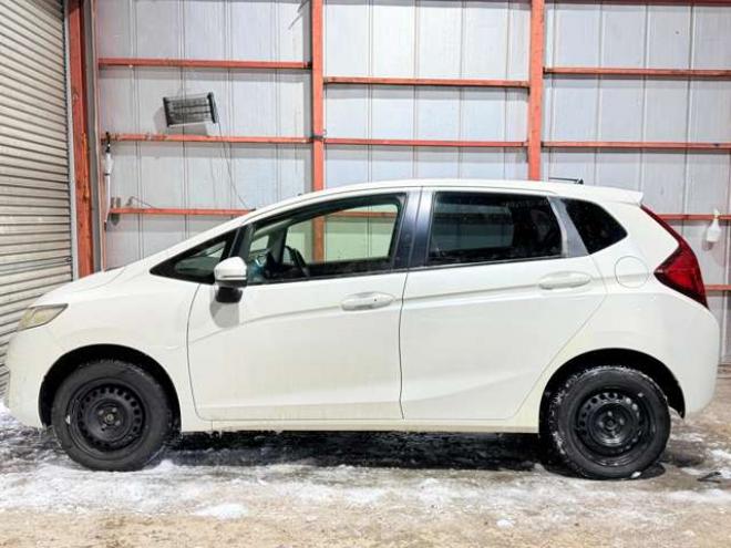 フィット1.3 13G Fパッケージ 4WD　防錆塗装4WDスマキーCD 1300