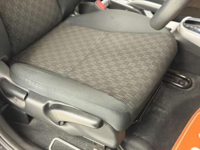 フィット1.3 13G Fパッケージ 4WD　防錆塗装4WDスマキーナビ 1300