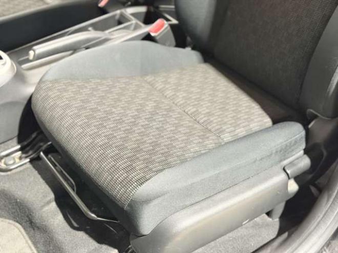 フィット1.3 13G Fパッケージ 4WD　防錆塗装4WDスマキーナビ 1300