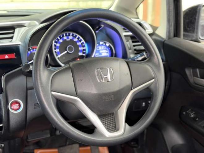 フィット1.3 13G Fパッケージ 4WD　防錆塗装4WDスマキーナビ 1300