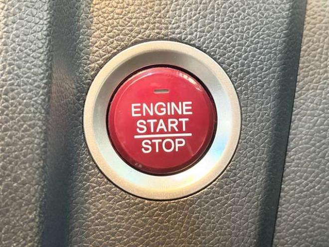 フィット1.3 13G Fパッケージ 4WD　防錆塗装4WDスマキーナビ 1300