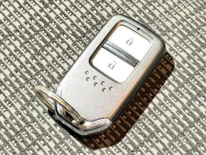 フィット1.3 13G Fパッケージ 4WD　防錆塗装4WDスマキーナビ 1300