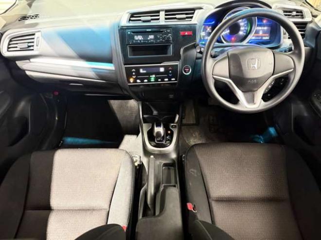 フィット1.5 ハイブリッド Fパッケージ 4WD　防錆塗装4WDエンスタCD 1500