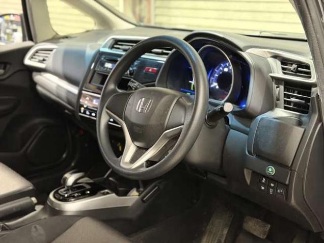 フィット1.5 ハイブリッド Fパッケージ 4WD　防錆塗装4WDエンスタCD 1500