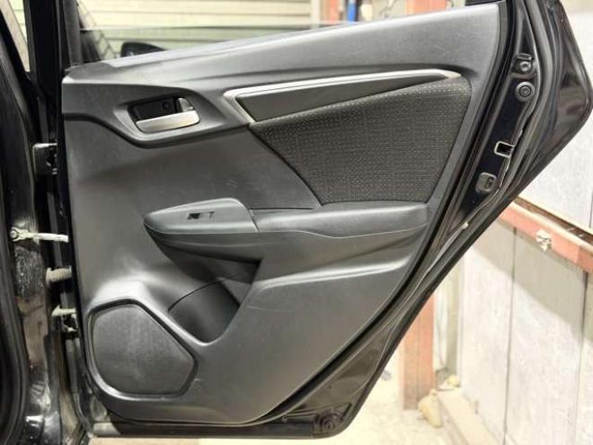 フィット1.5 ハイブリッド Fパッケージ 4WD　防錆塗装4WDエンスタCD 1500