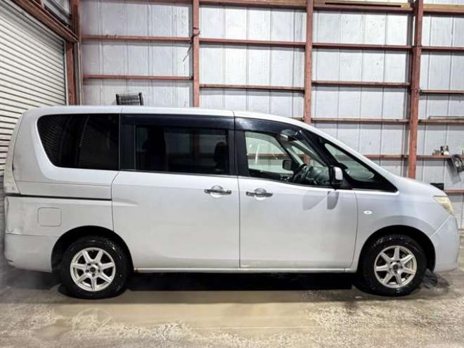 セレナ2.0 20S アンシャンテ 送迎タイプ オートステップ仕様 4WD　防錆塗装4WDスマキーCD 2000