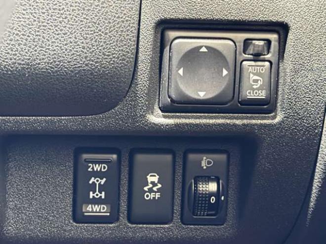 マーチ1.2 G FOUR 4WD　防錆塗装4WDTVナビBカメETC 1200